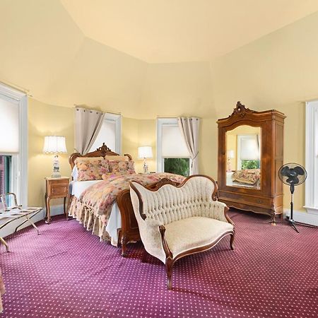 The Gables Wine Country Inn ซานตา โรซา ภายนอก รูปภาพ