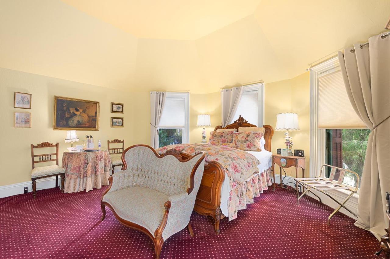 The Gables Wine Country Inn ซานตา โรซา ภายนอก รูปภาพ