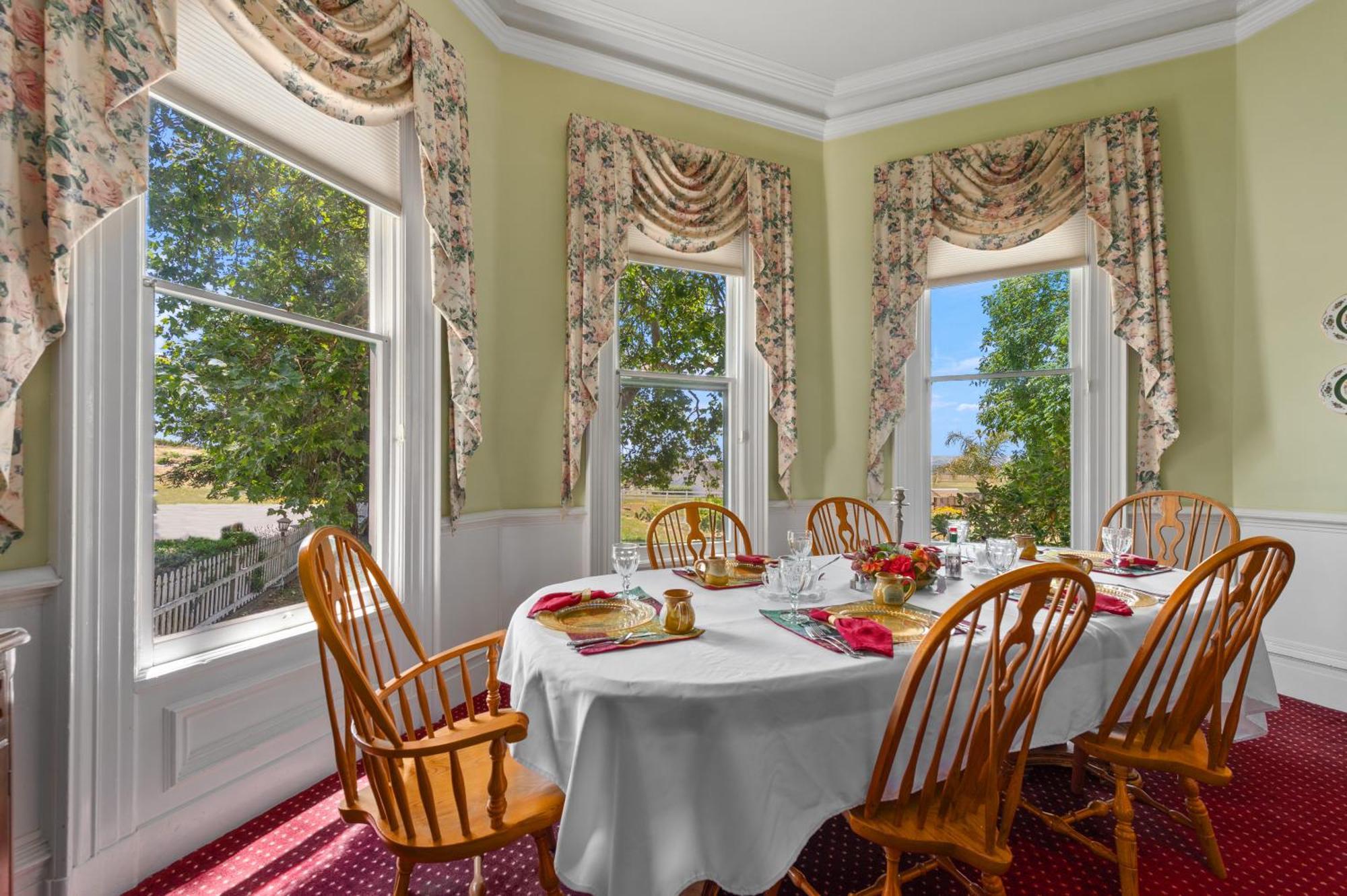 The Gables Wine Country Inn ซานตา โรซา ภายนอก รูปภาพ